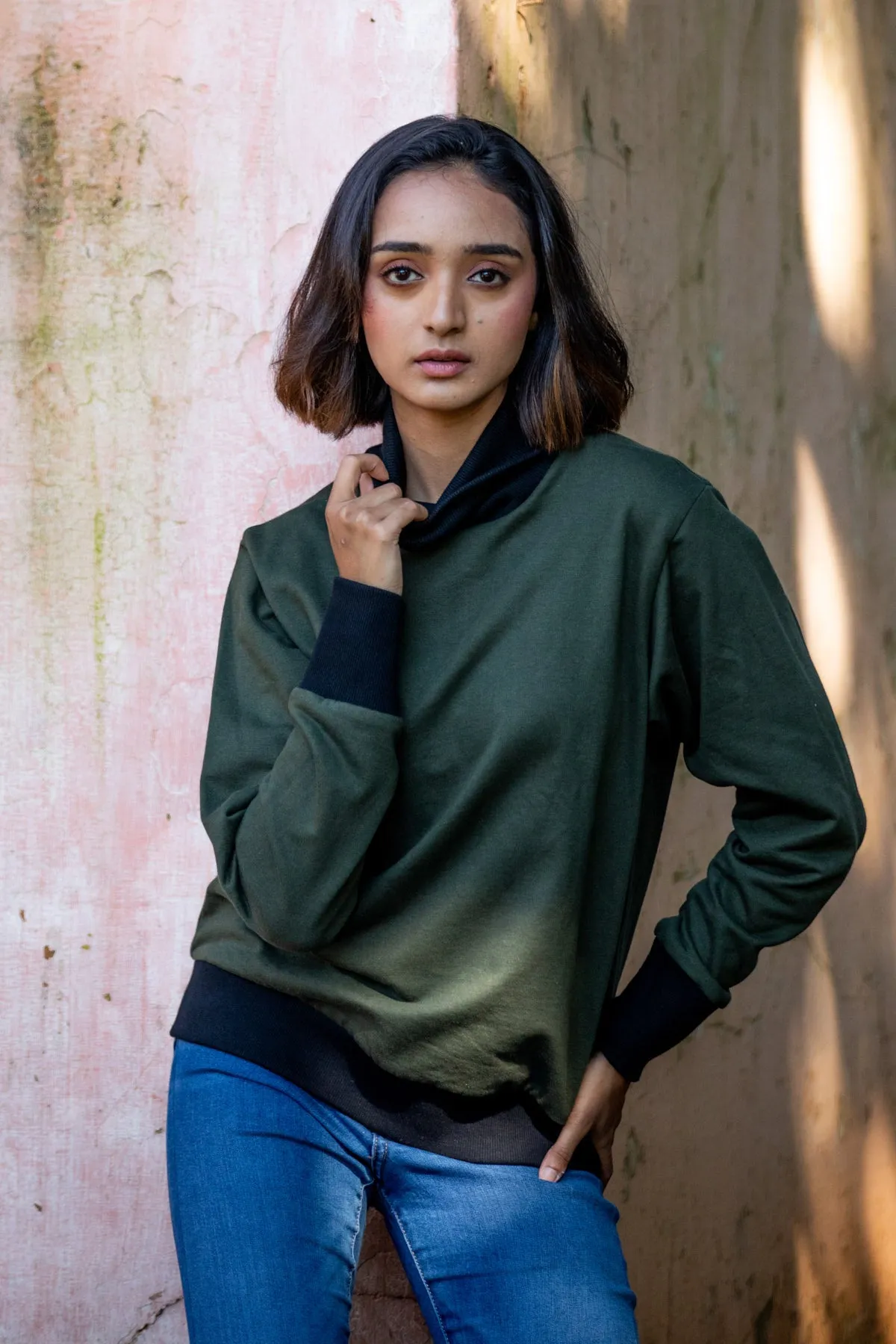 Bea Turtle Neck Pullover - Olive Green