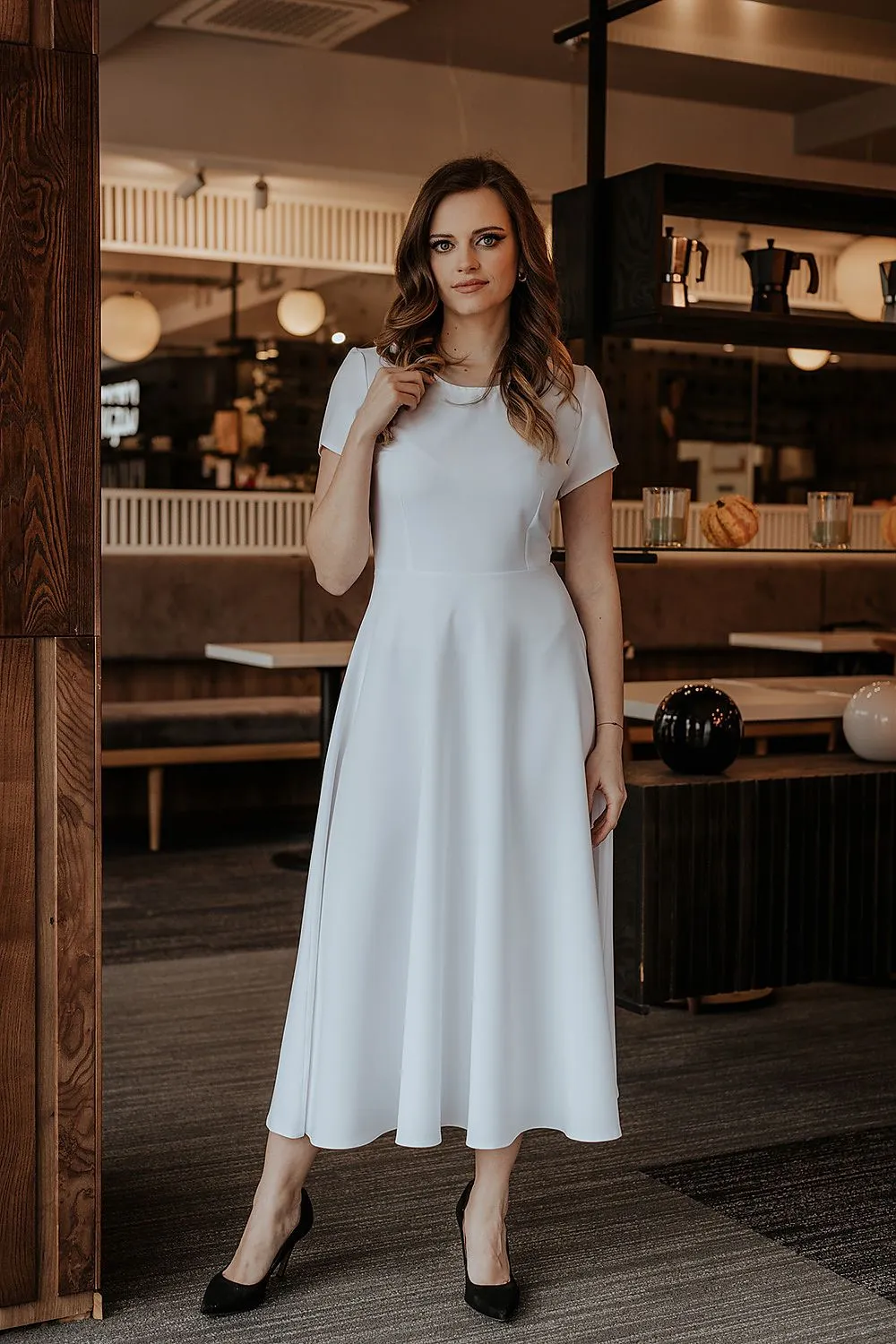 Elegant Midi Dress with Flared Sleeves and Hidden Zipper