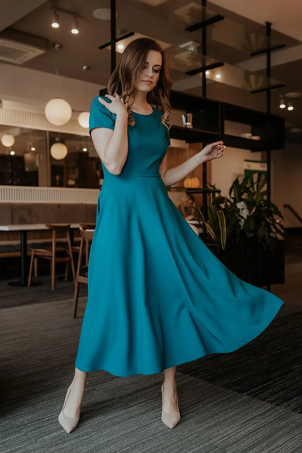 Elegant Midi Dress with Flared Sleeves and Hidden Zipper