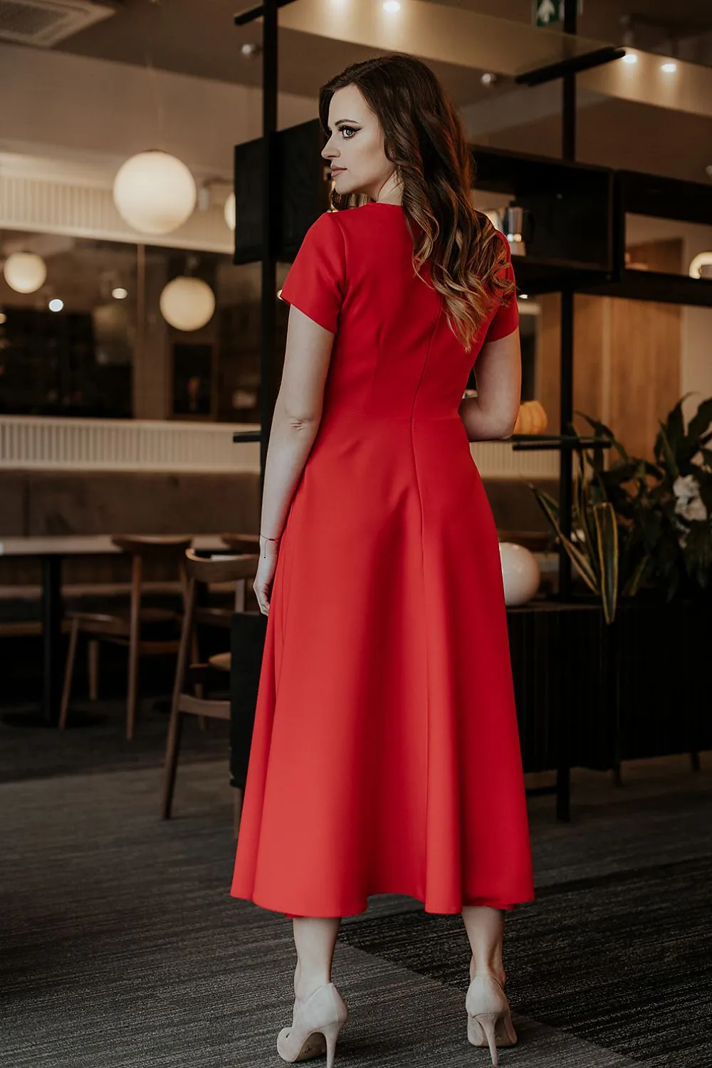 Elegant Midi Dress with Flared Sleeves and Hidden Zipper