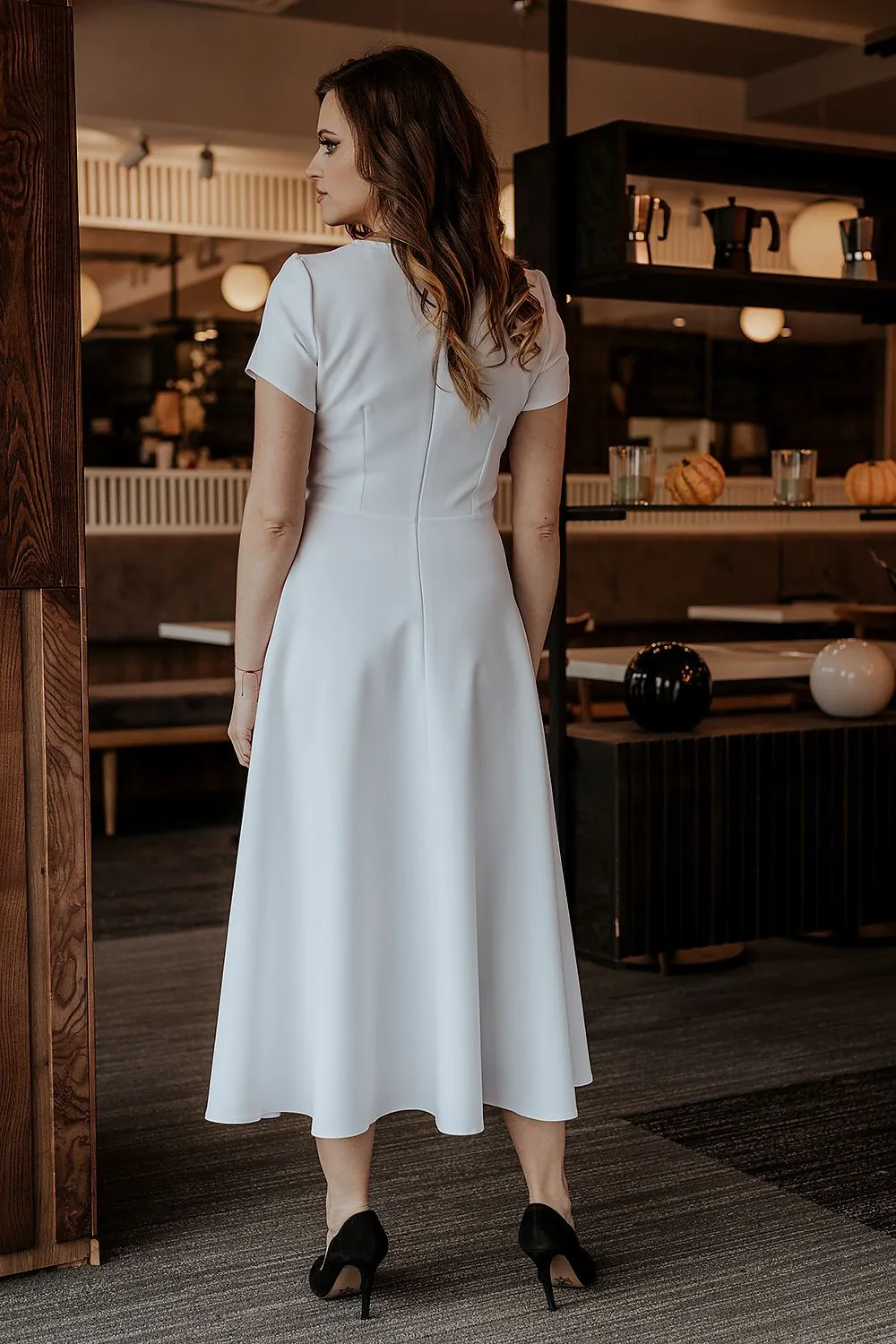 Elegant Midi Dress with Flared Sleeves and Hidden Zipper