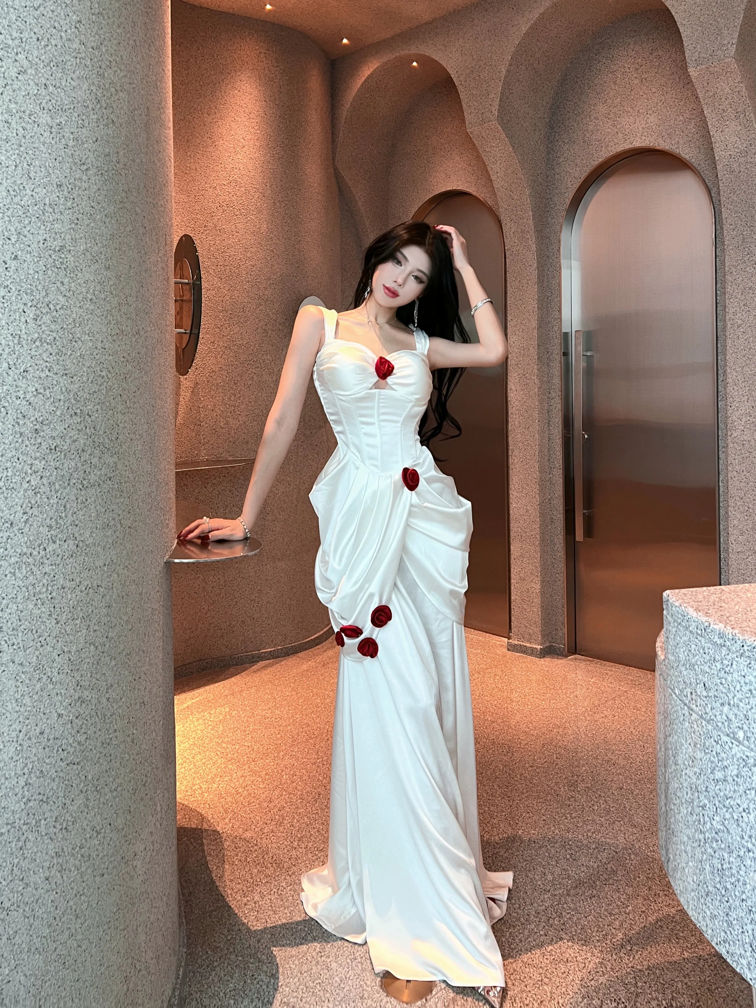 Engagement dress celebrity banquet white satin suspender dress       S5774