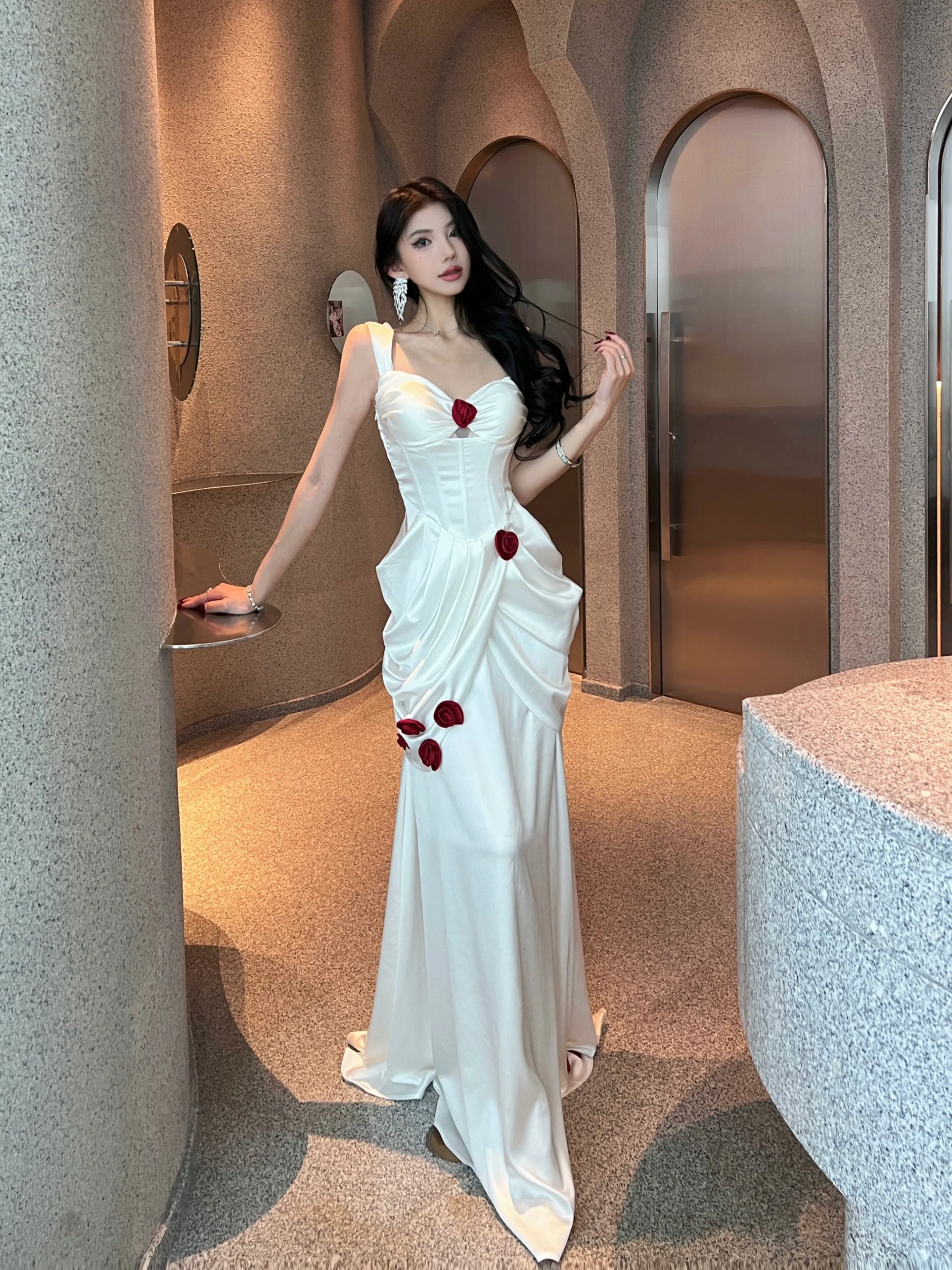 Engagement dress celebrity banquet white satin suspender dress       S5774