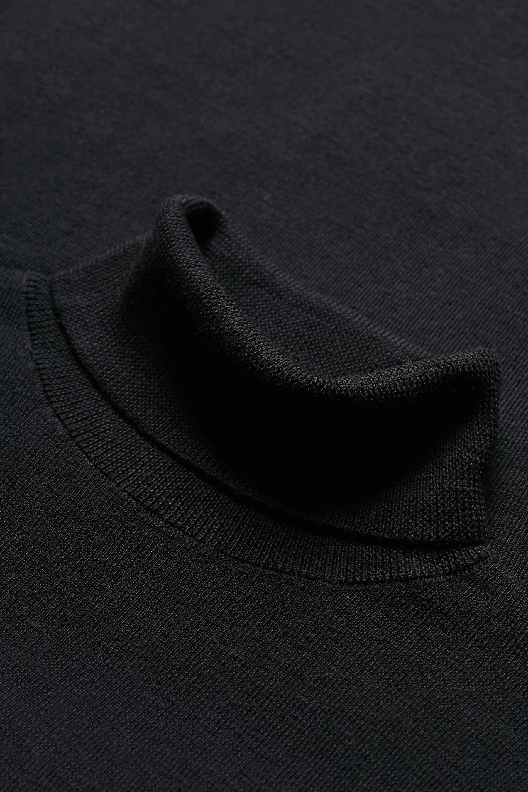 Heroic Turtleneck Black