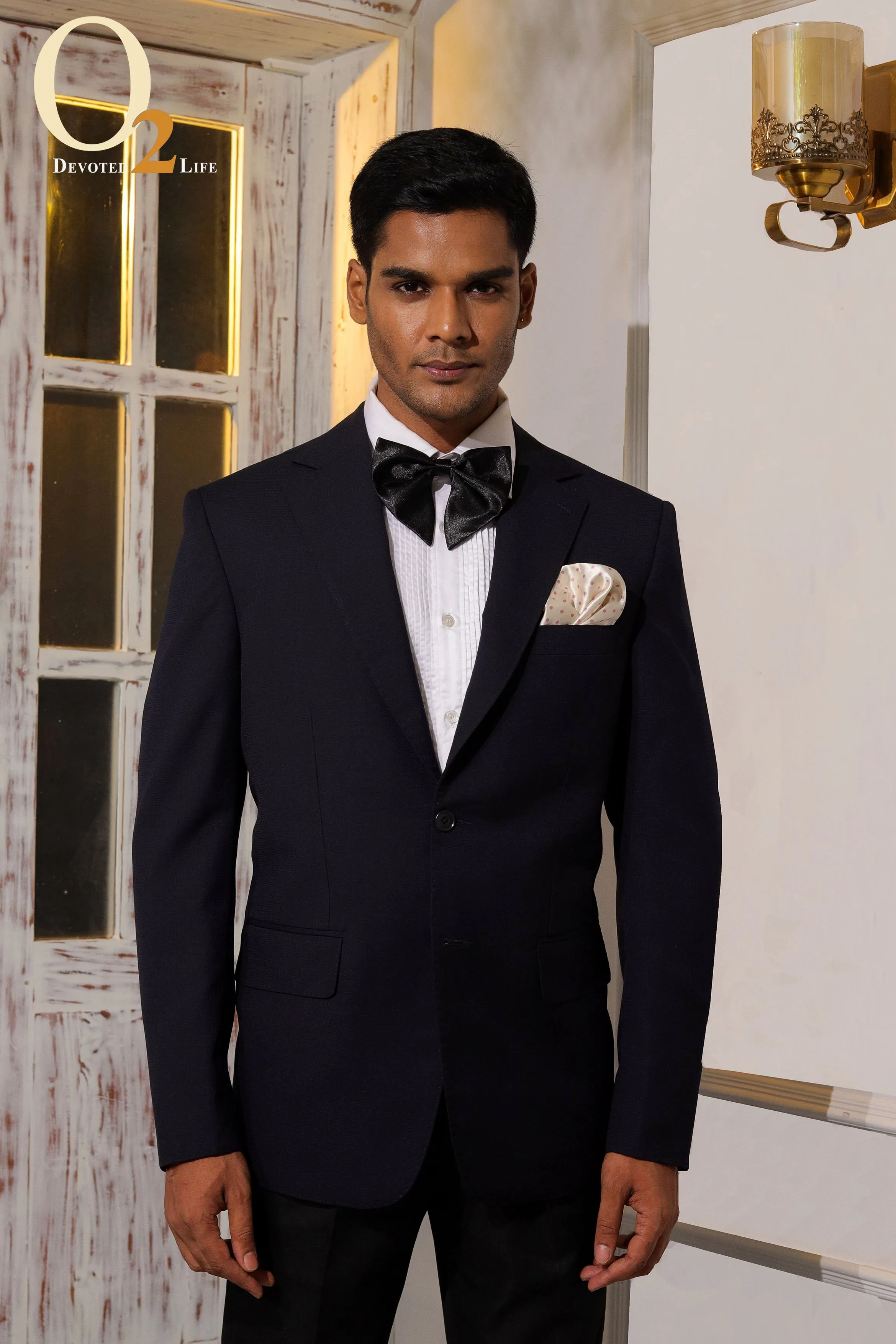 Navy Peak Lapel Dinner Suit in Black